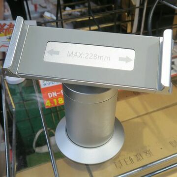 重さ1.3kg！ 省スペースだけど重量級のタブレットスタンド