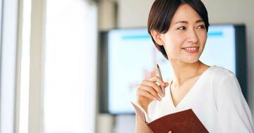 日本人の80％が生まれつき、口角が下がっている！　自然な笑顔でうなずくための「ウィスキー」訓練