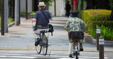 ガソリン補助金は年金生活者を不利に、政府の物価対策で「損をする人」はほかにもいる