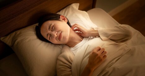 【眠りが浅い】「寝返りひとつ」で熟睡できる…睡眠の質を高める「ちょっとした習慣」とは？