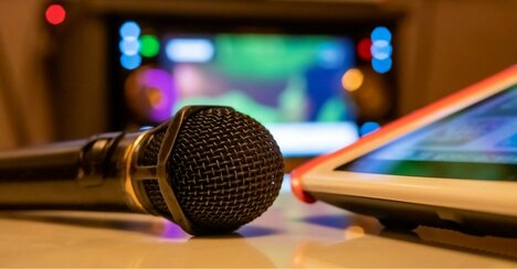 40代タイミーおじさんが「繁華街のカラオケ店」でスキマバイト！知られざる裏側とは？