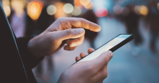 「デフォルト設定でスマホを使ってる人」は、死ぬまで14年溶かす