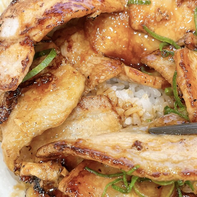 「肉が余るほどのってた」松屋の“ヤケクソどんぶり”お肉の量がすごくてご飯が見えないの!「予想より肉の量が多くて満足」「あと2回は食べたい」