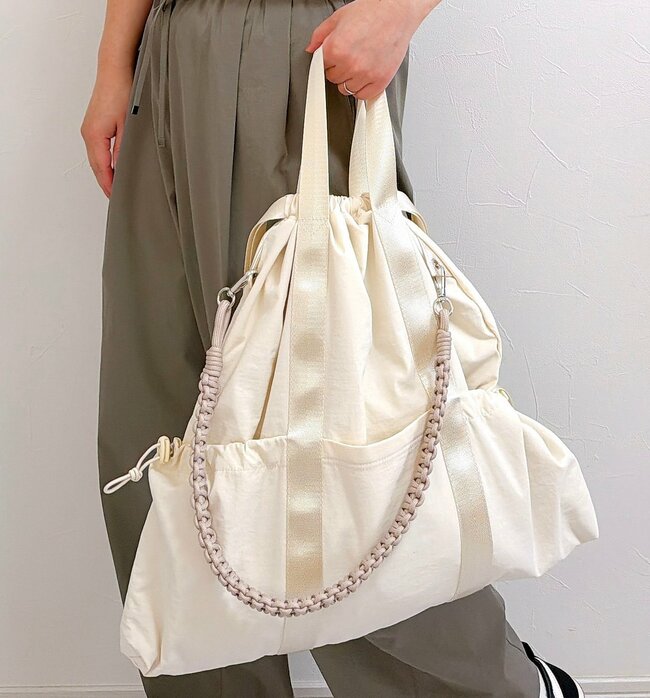 「3色全て購入しました」「とても可愛い」ハニーズの“大容量バッグ”ポケットたくさんで使いやすい！「一目惚れして買いました」《購入レビュー》