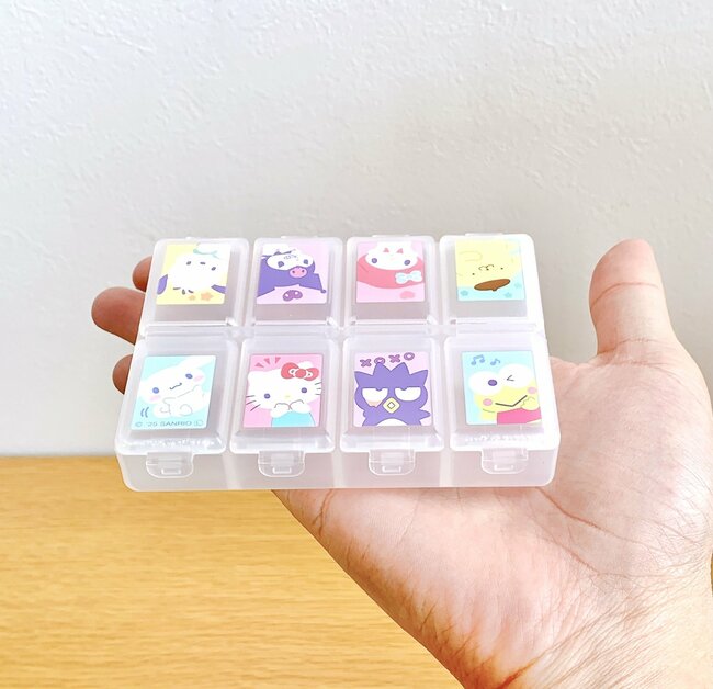 「お薬飲み忘れた…」を防止できる。ダイソー×サンリオの“ポケットたくさんケース”薬が60錠も入って便利!【購入レビュー】