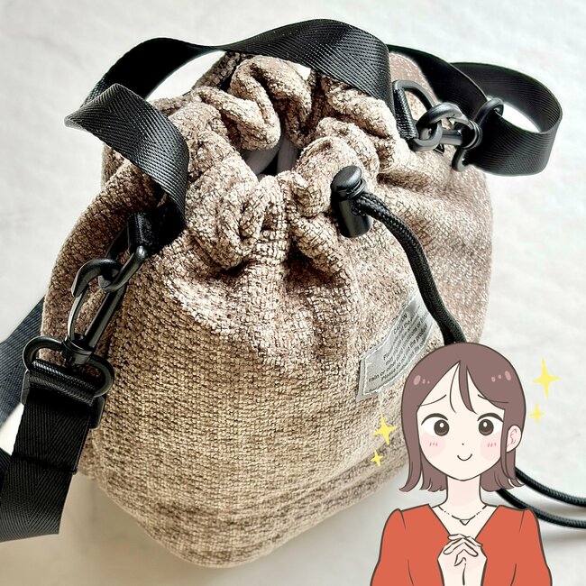 500mlペットボトルや長財布がすっぽり!3COINSの“財布が出しやすいバッグ”2WAYで使えて天才すぎる!《購入レビュー》