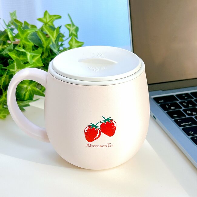 3時間経ってもあたたか～い！アフタヌーンティーの「ぷっくりマグカップ」レトロないちご柄がかわいすぎる！