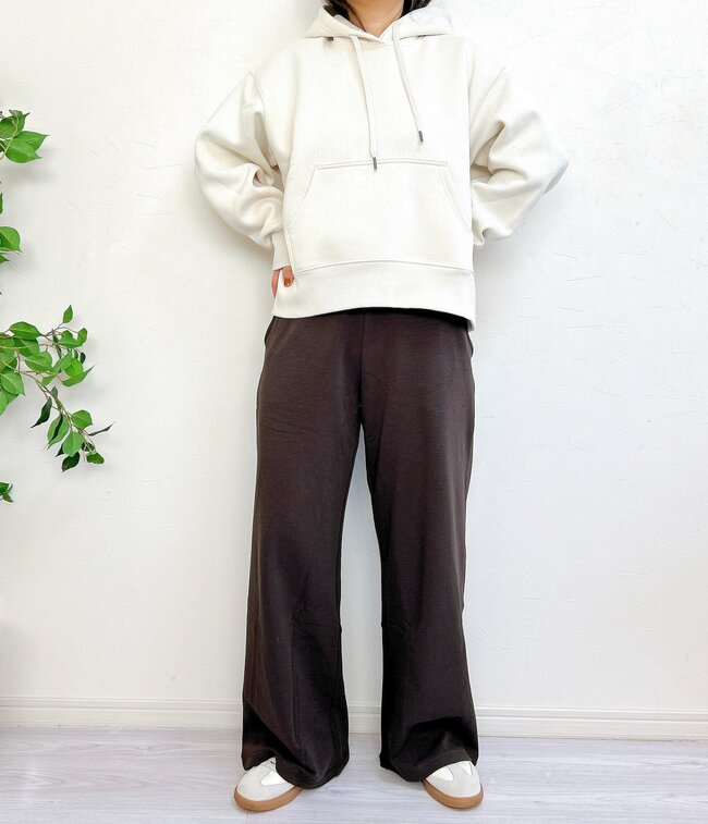 「お腹まわりも気になりません」ユニクロの“ぽかぽかワイドパンツ”楽ちんすぎて手放せない!「あたたかく最高です」「購入してよかった」