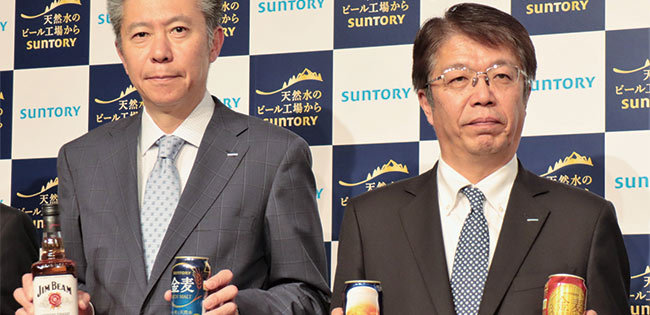サントリーBWSの鳥井信宏社長(写真左)