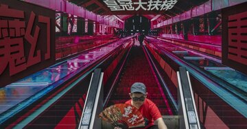 「まるでSF」中国メガシティーに観光客殺到