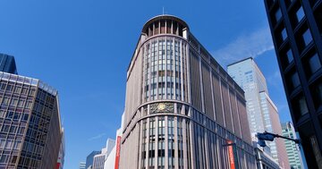 「えっ、三越で?」約110年前の客が入口でしていた、今では考えられないこと