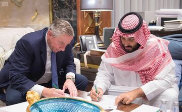 サウジ見切る外国人幹部、未来都市ネオムに影