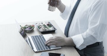 「食事は外食かコンビニで十分」と豪語する人が、人生100年時代に直面する残酷な末路