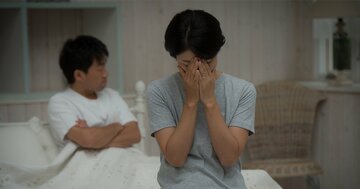 「お前の育て方が悪かったんだ」子どもの性加害で母親を責める父親の心理