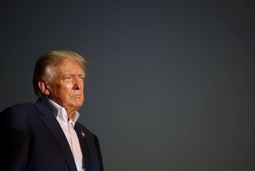 米議会襲撃の特別委、トランプ前大統領に召喚状