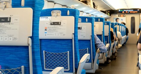 新幹線の席を倒すとき、あなたは聞く？ 聞かない？ 何が本当の正解マナーなのか