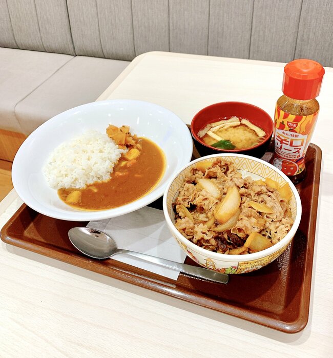 「チーズの量がやばい」「すごいボリューム」びっくりドンキーの“1300kcal超えメニュー”背徳感がスゴすぎる！「ギルティな味でめちゃ美味しかった」