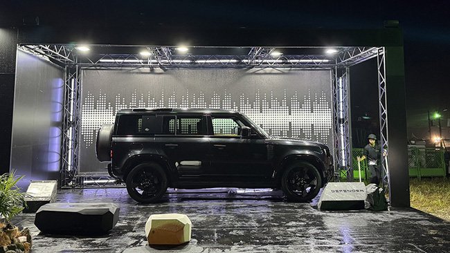 絶好調のディフェンダー。このクルマも日本で売り出してからすでに5年も経つんですな。光陰矢のごとし、です。