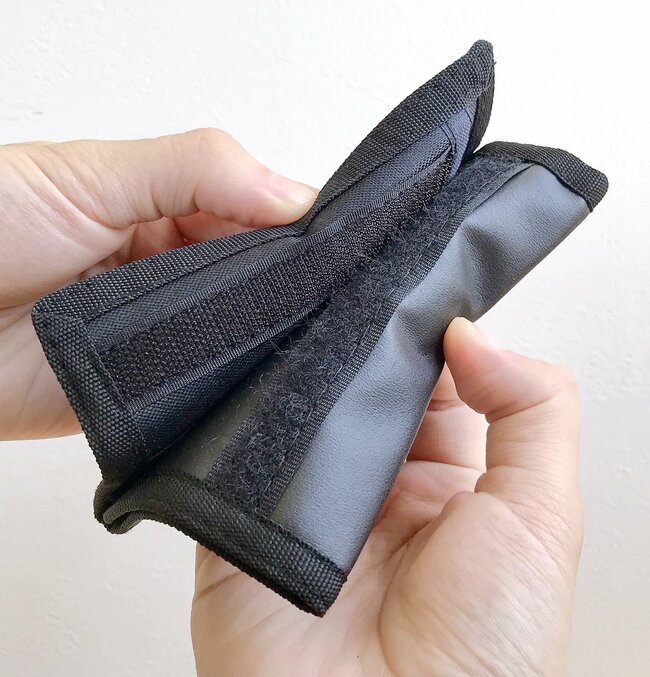 カードや診察券が28枚も入った…！セリアで見つけた「ぺたんこ財布」ガバッと開いて使いやすい！《購入レビュー》
