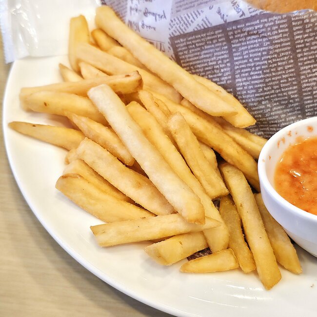 「ひと口で感動した」復活の要望が止まらなかったガストの“絶品ハンバーガー”肉々しくて食べ応えバツグンなんです!「大好きすぎる」「めちゃくちゃおいしかった…!」