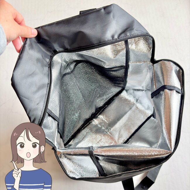 「両手が空いてありがたい」3COINSの”手ぶらで持てる保冷バッグ”ガバッと開くから出し入れが楽ちん!「冷凍食品やアイスのまとめ買いに便利」「雨の日でも大丈夫です」