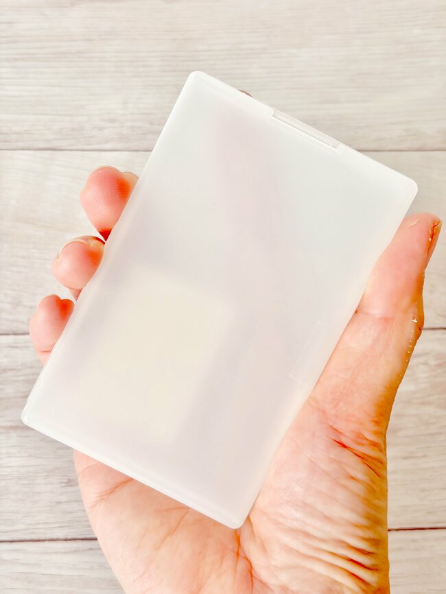 カードや診察券が30枚入った！無印良品の“天才ケース”優秀すぎて買い足したい！「重いお財布から解放されました」「コンパクトで便利！」