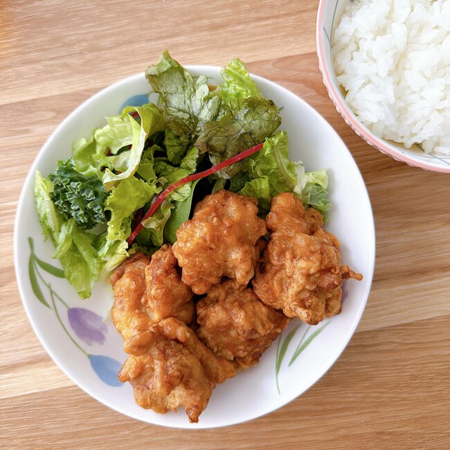 思わずまとめ買いした…！セリアの「昭和レトロな食器」チューリップ柄が可愛すぎる！