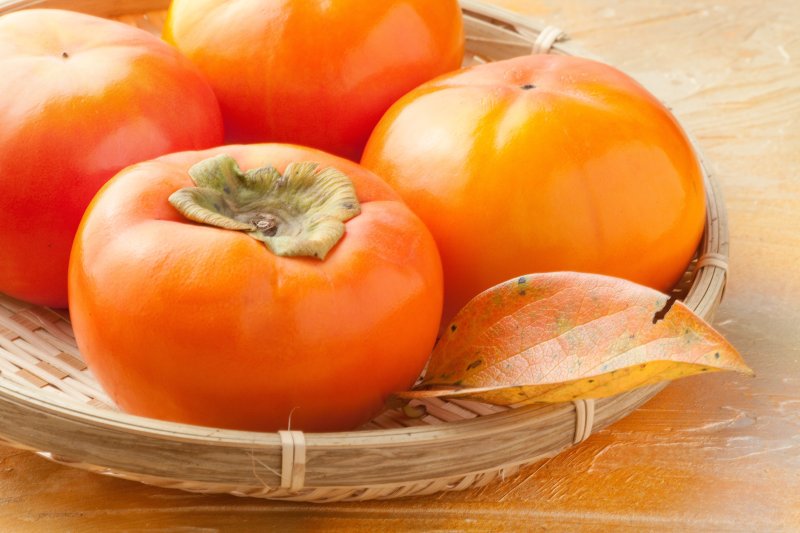赤っぽい柿と、黄色っぽい柿、意外とおいしいのはどっち?