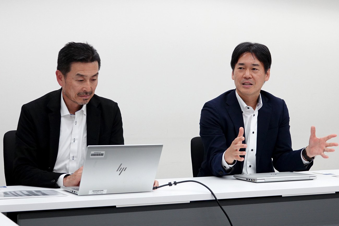 左が日産オートモーティブテクノロジーの磯部博樹さん、右が日産の樋渡伸二さん