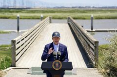 米LNG輸出許可停止、背後にロックフェラー一族ら