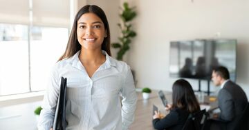 ネイティブの英語でよく聞く単語“dismiss”ってどういう意味?12の例文で完全マスター