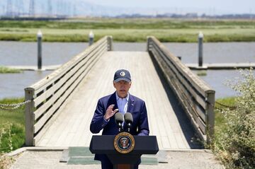 米LNG輸出許可停止、背後にロックフェラー一族ら