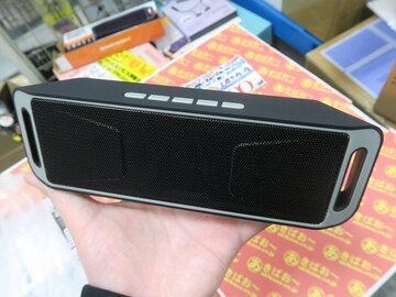 スマホ通話やFMラジオ機能もある1100円のポータブルスピーカー