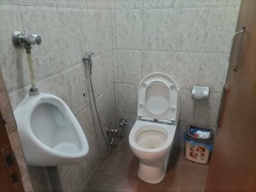 インドネシア・バリ島の小店のトイレ（提供=筆者）