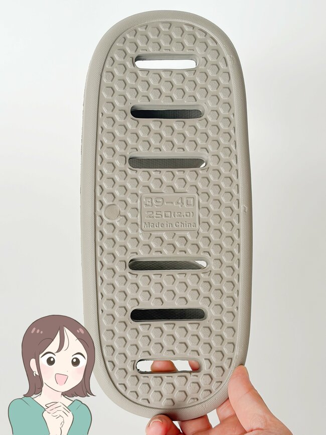 「再販でやっと買えた！」3COINSの“天才が考えたスリッパ”両方から履けて便利すぎる！「すごいアイデア」「ストレスが無くなりました！」