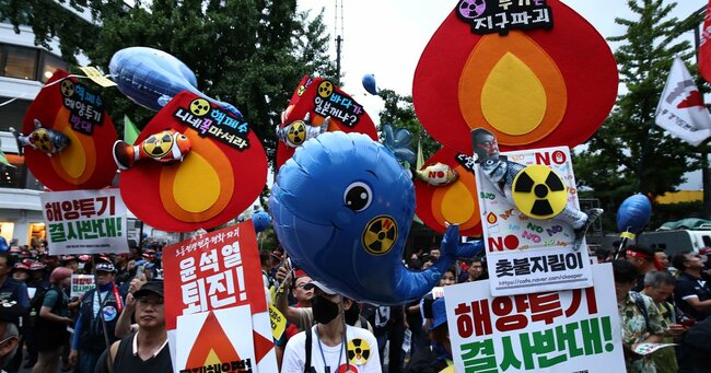 福島第一原発の処理水の海洋放出に抗議するソウルの市民