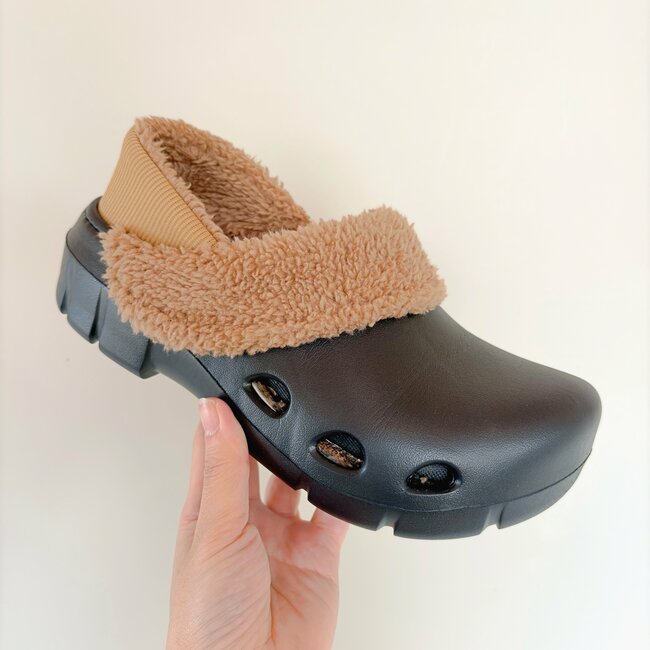 足がスポッと入って楽ちん！ワークマンの“1500円シューズ”ぽかぽか暖かいし、ぽてっとした形がかわいい！