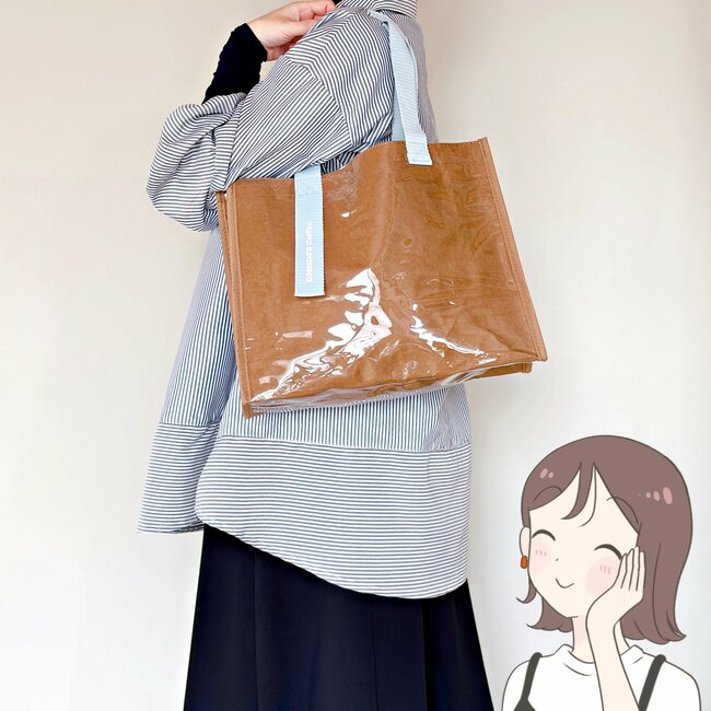 1泊分の荷物が入った…！コメダ珈琲の「めちゃ軽トートバッグ」さりげないメニュー柄がかわいいし、マチ広で収納力バツグン！