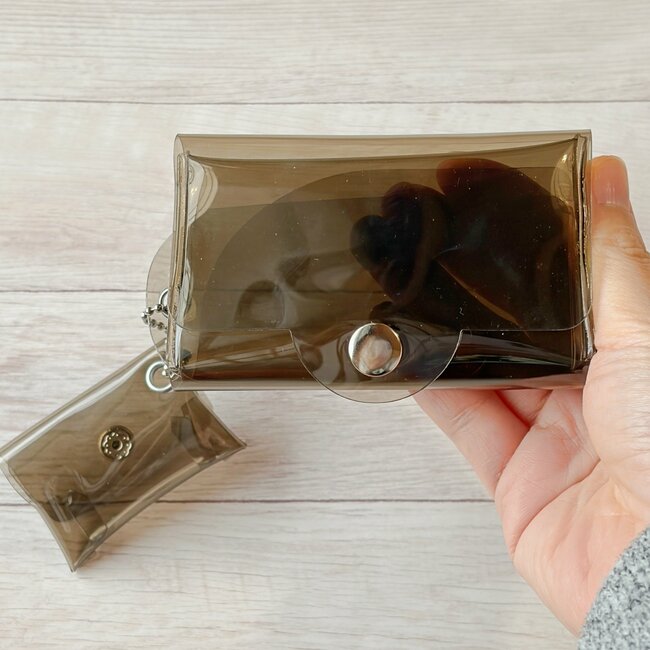 普通の財布に戻れないかも…！ダイソーの「お札が折れないミニ財布」カードと小銭も収納できて天才！