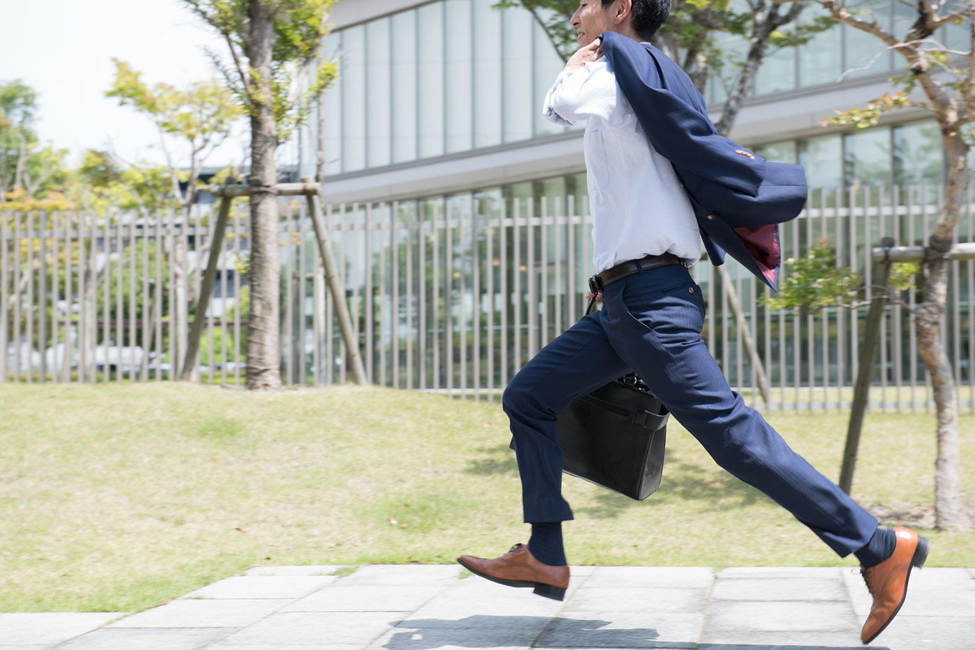 階段の1段抜かしなど高強度の身体活動、「1～2分×1日3回」で死亡リスクが低下