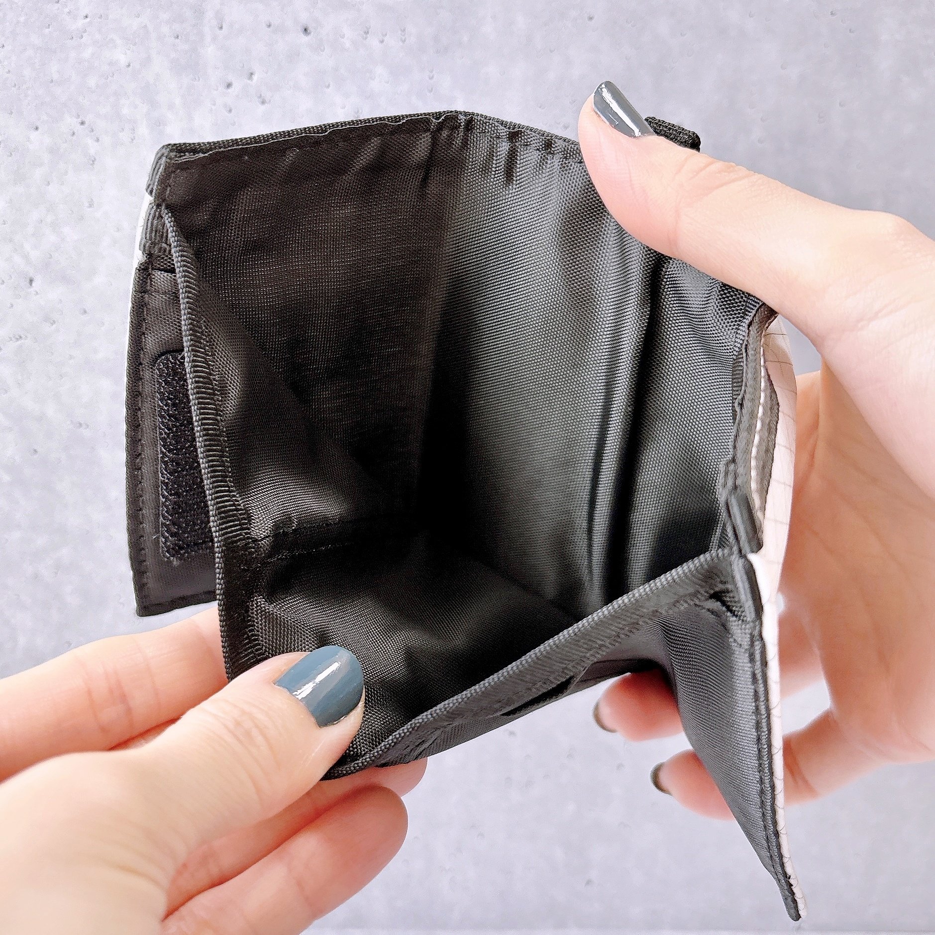 【無印良品】小銭が取り出しやすくて便利!1490円の「ミニ財布」手のひらサイズなのにカードが12枚も入った!《購入レビュー》