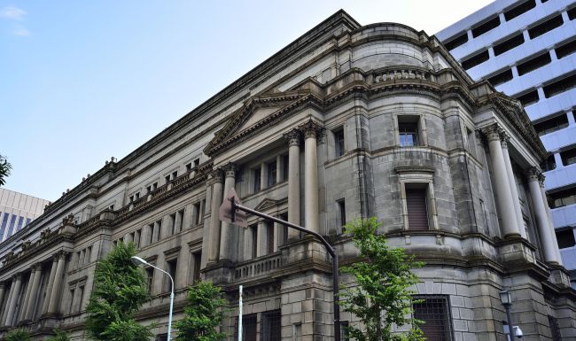 日銀の新型コロナ対策、「できることは何でもやる」に潜む落とし穴