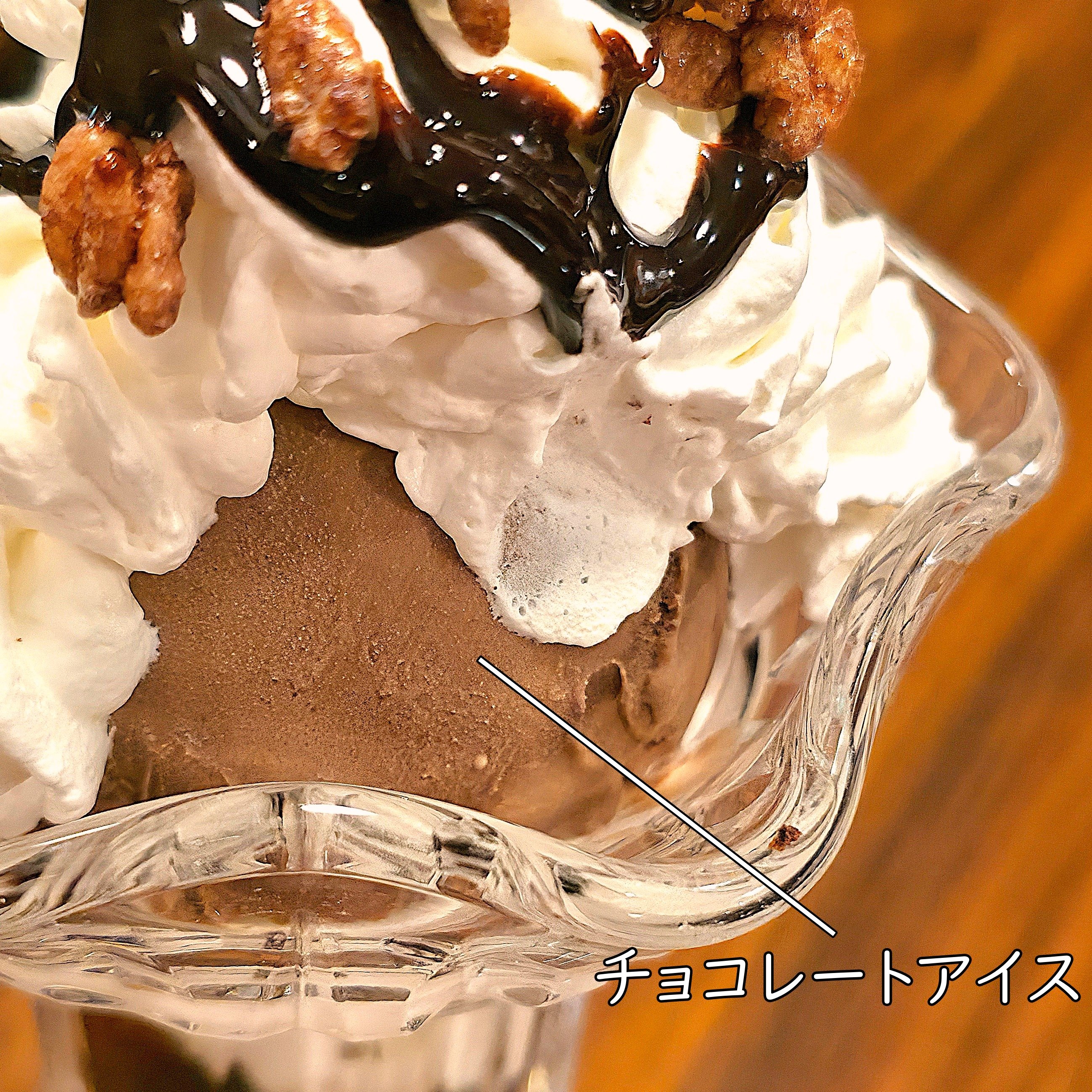 「価格がバグってる」びっくりドンキーの“クリーム山盛りスイーツ”が660円とは思えぬボリューム感！「理想が詰まってる」「コスパ考えるとかなりおいしい」