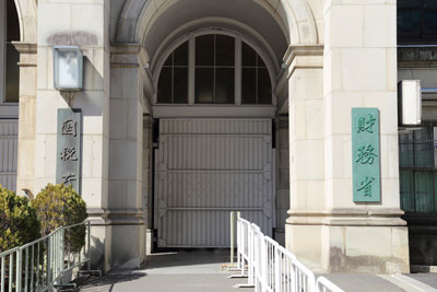 森友問題の「落としどころ」は財務省をスケープゴートにすることだ