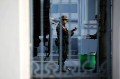バイデン氏、ミャンマーの軍事クーデターを非難　制裁に言及