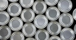 鉄鋼関税引き上げ、米国の缶詰価格に波及へ