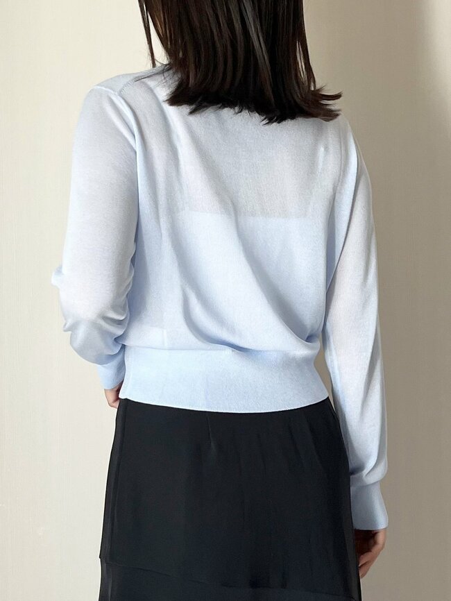 かわいすぎて色違いも欲しくなる！ユニクロの「着回しカーディガン」透け感たっぷりでオシャレ！