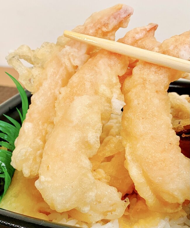 贅沢感やばいって…！ほっともっとの“天ぷらギュウギュウ丼”想像以上のボリュームでした！《実食レビュー》