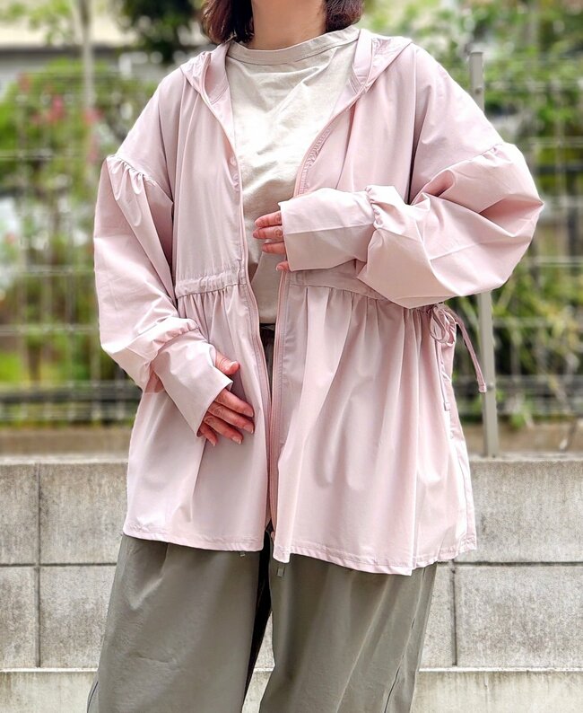 「買って大正解！」グローバルワークの“パーカーみたいなシャツ”おしりまでカバーできて天才すぎる！「重宝まちがいなし」「オシャレでとても気に入りました」