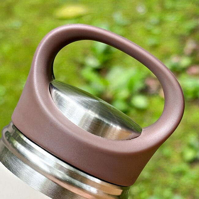 こういうのが欲しかった…！コメダ珈琲の「コメダおじさん柄ボトル」ハンドル付きだし、ドリンクが6時間経っても温かいんです！